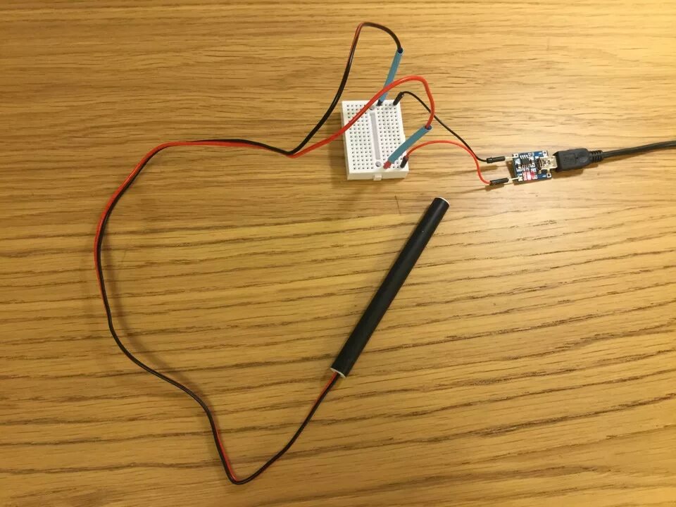 Одноразовые электронные сигареты с зарядкой. Hqd перезаряжаемый. Одноразовые электронные сигареты с зарядкой. Зарядить одноразовую электронную сигарету. Как заряжать одноразку.