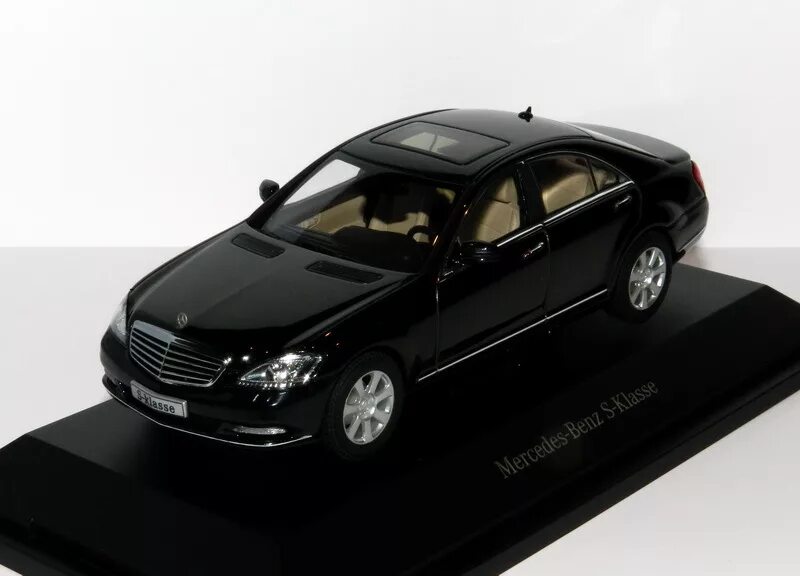 Мерседес 1 43. Mercedes w221 1 43. Mercedes w221 AUTOART 1^43. Mercedes Benz 221 1:43. Mercedes s 2005 w221 AUTOART.