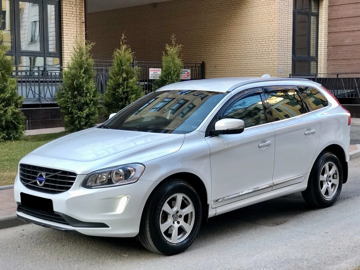 Купить бу вольво и области. Вольво xc60 белая. Volvo xc60 i. Volvo xc60 2.4. Volvo xc60 i Рестайлинг.