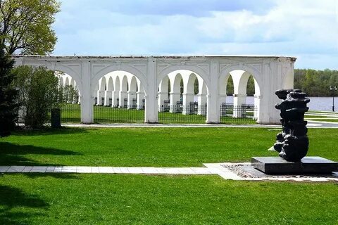 Дворик великих