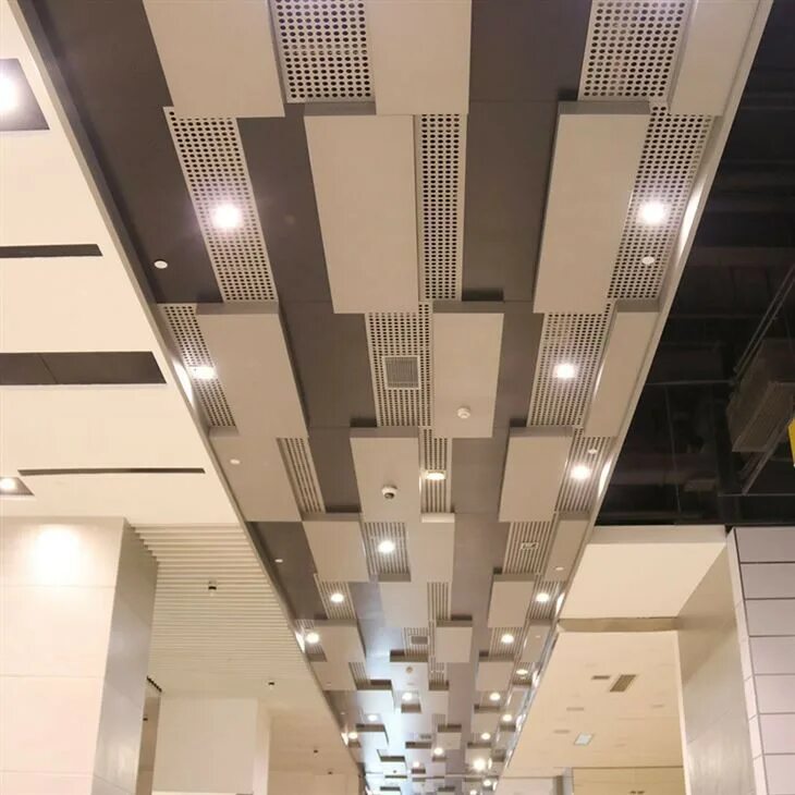 Металлический потолок купить. Подвесной потолок алюминиевый. Алюминиевые потолочные панели. Алюминиевый потолок квадратами. Подвесной потолок квадратами.