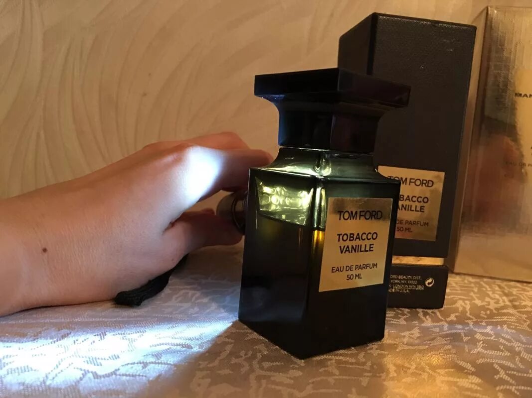 Как отличить том форд. Флакон Tom Ford Tobacco Vanille. Духи Tom Ford Tobacco Vanille отличить подделку. Автопарфюм Tom Ford Tobacco Vanille.