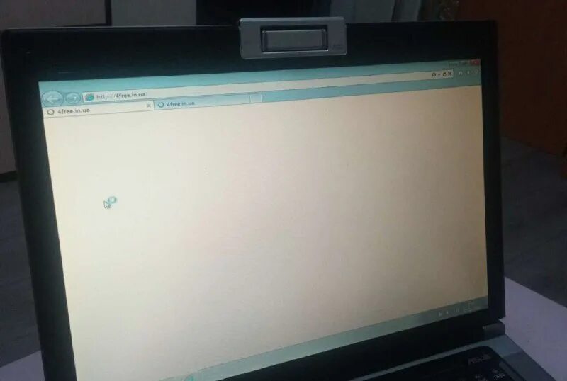 Экран ноута как монитор. Подключить монитор к ноутбуку. Экран ноута как монитор. Ноут с монитором. Монитор ноутбука.