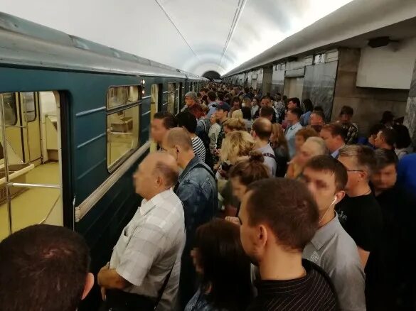 Куда сходить на красной ветке. Метро кузьминки час пик. Что случилось сегодня на красной ветке метро. Что случилось на красной ветке метро сегодня. Что случилось сегодня на красной ветке метро.