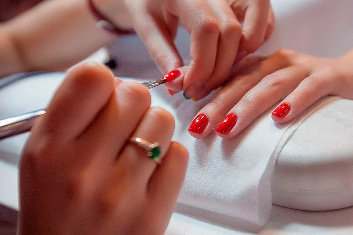 Вакансия ногтевой сервис. Ищем мастера маникюра. В салон требуется мастер маникюра и педикюра. Ищем мастера ногтевого сервиса. Требуется мастер ногтевого сервиса.