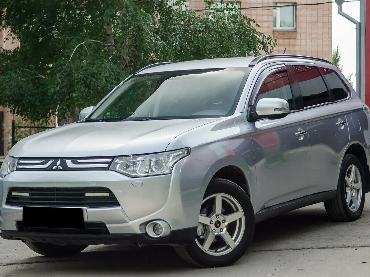 Mitsubishi Outlander 3. Mitsubishi Outlander 3 2012. Митсубиси Аутлендер III 2012. Mitsubishi Outlander III (2012-2015). Мицубиси аутлендер в новосибирске