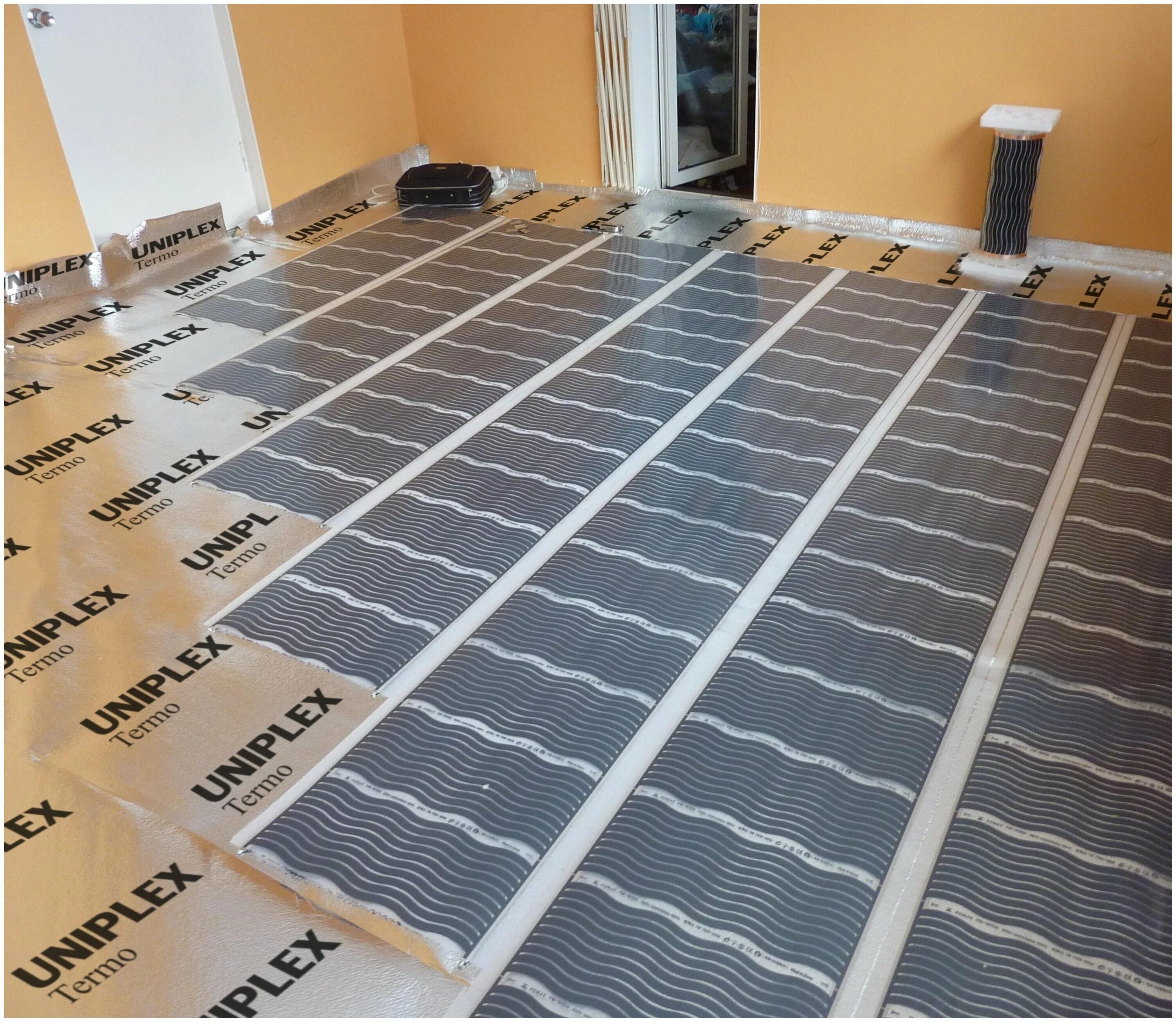 инфракрасный теплый пол монтаж. подложка под инфракрасный пол. подложка под пленочный теплый пол под ламинат. лавсановая подложка под инфракрасный теплый пол. пленка под теплый пол инфракрасный пленочный.