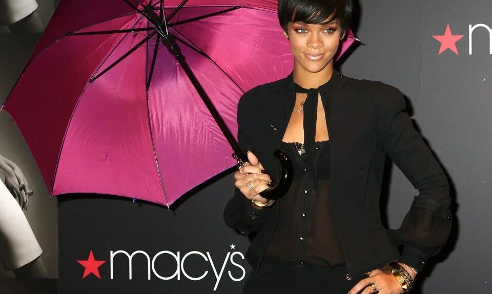 Рианна в клипе амбрелла. Gigi nelly umbrella. Gigi nelly umbrella. Gigi nally flac. Обитель зла корпорация umbrella.