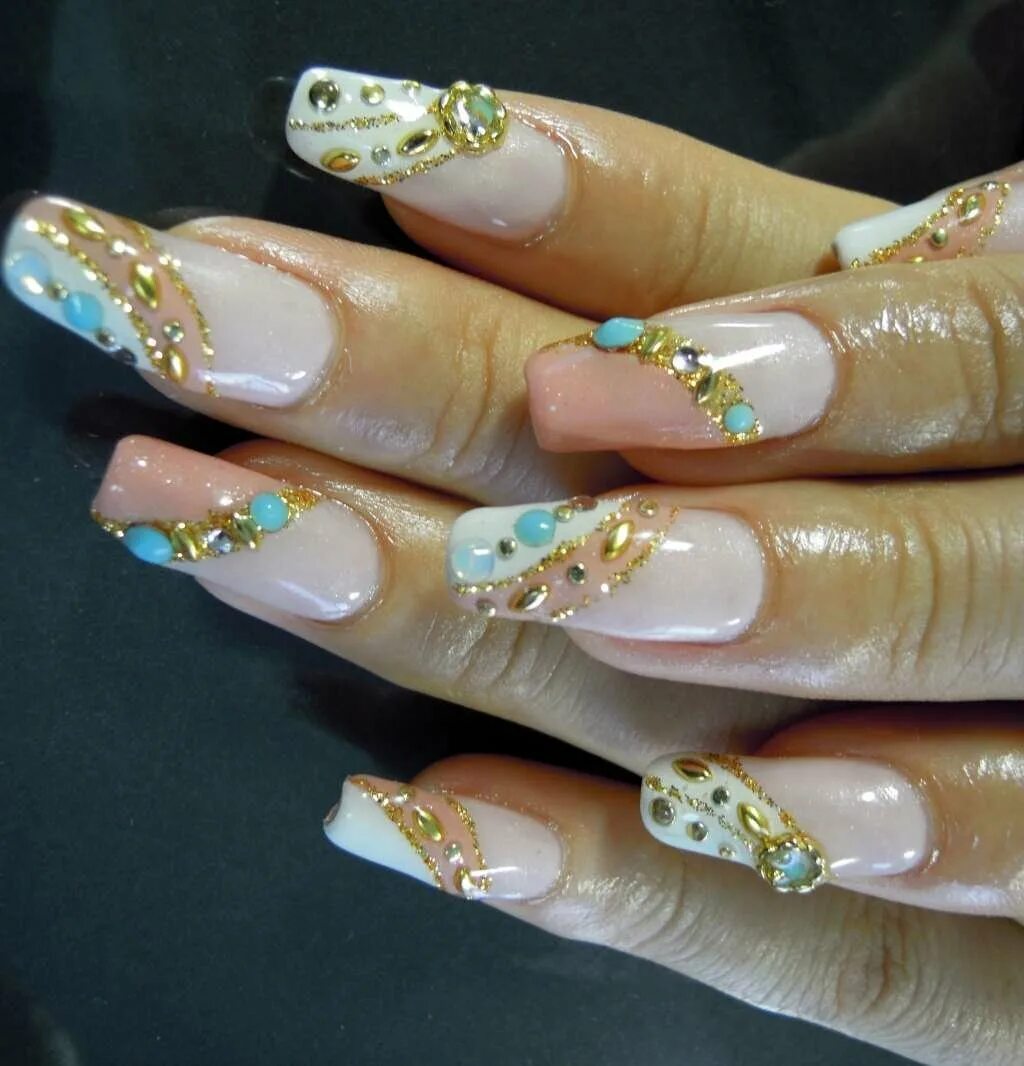 Рисунки нарощенных. Нарощенные ногти. Красивые нарощенные ногти. Ногти аквариум. Френч с золотом на ногтях.