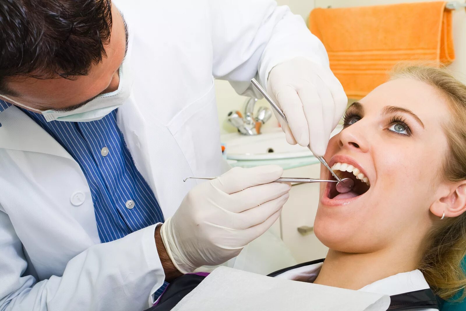 Стоматологи без работы. Зубы стоматолог. Осмотр стоматолога.