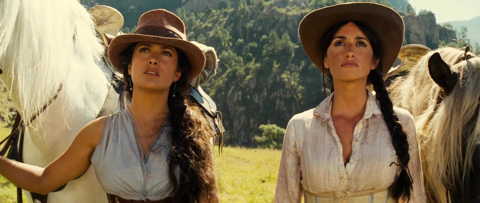 Бандитки фильм 2003. Пенелопа крус и сальма хайек бандитки. Бандитки фильм 2022. Сальма хайек бандитки. Сальма хайек бандитки.