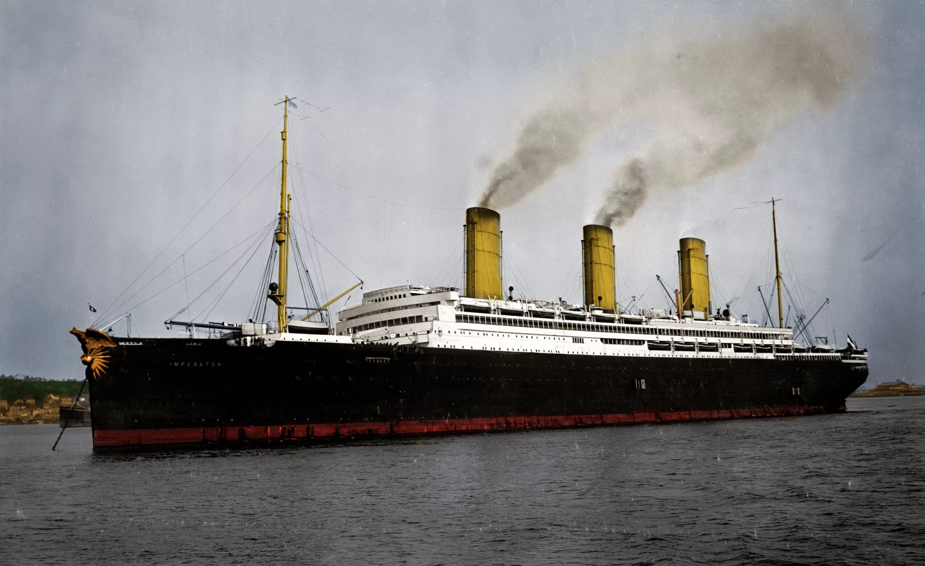 Трансатлантический лайнер Император. Судно Император 1913. Океанский лайнер Император. Лайнер Император 1913 и Титаник. Огромные пароходы