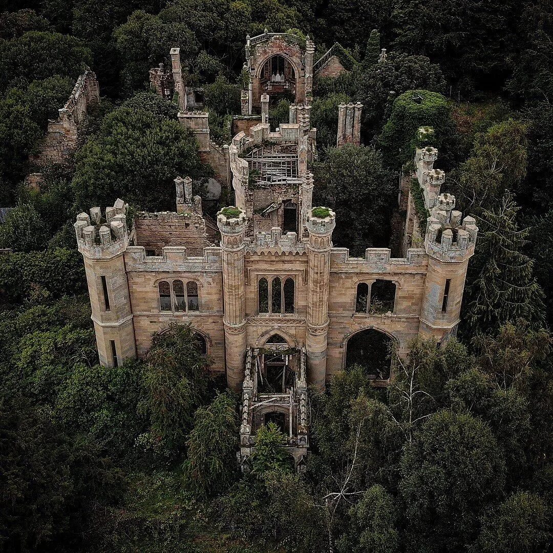 Заброшенный замок в копице польша. Испания заброшенный замок бутрон. Заброшенный шато миранда, бельгия. Заброшка крепость в волосово. Заброшенные замки фото.
