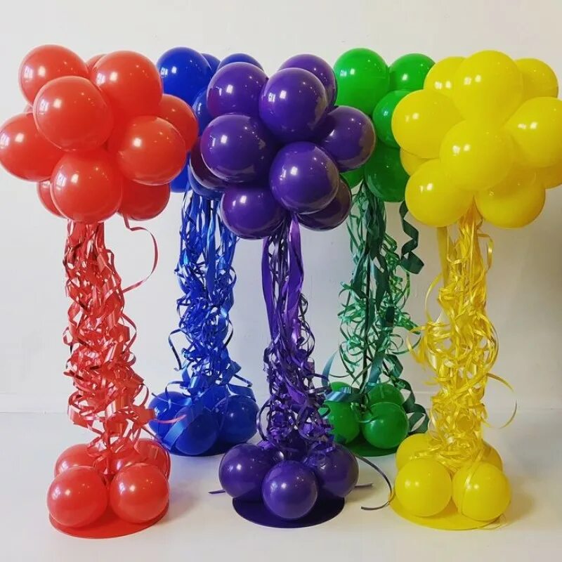 Магазин надувные шарики. Воздушные шары. Украшение из шариков. Стойки из воздушных шаров. Украшение разноцветными шарами.