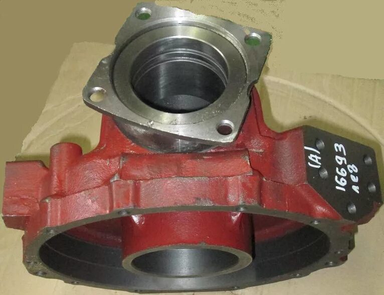 корпус бортовой т-40. 1 52-2308015 левый. корпус бортовой мтз-892. корпус бортовой мтз 82. корпус редуктора правый 52-2308014-а2.