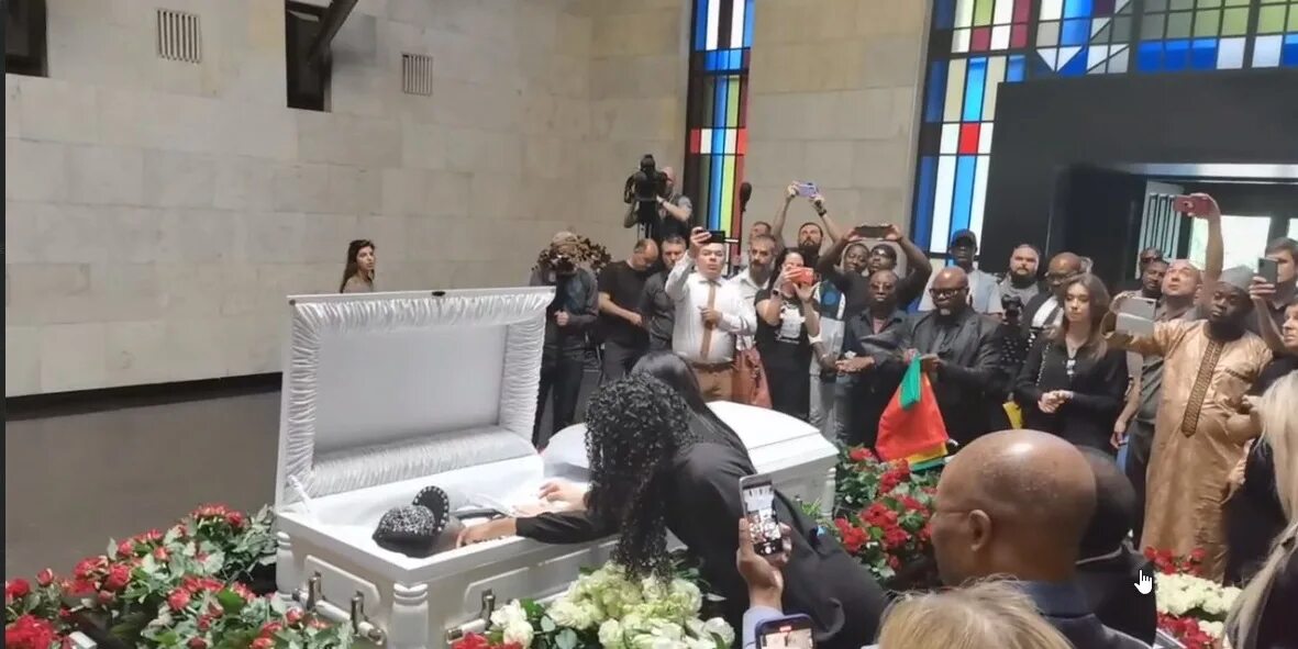 Фото навального в гробу крупно. Пьер Нарцисс 2022 похороны.