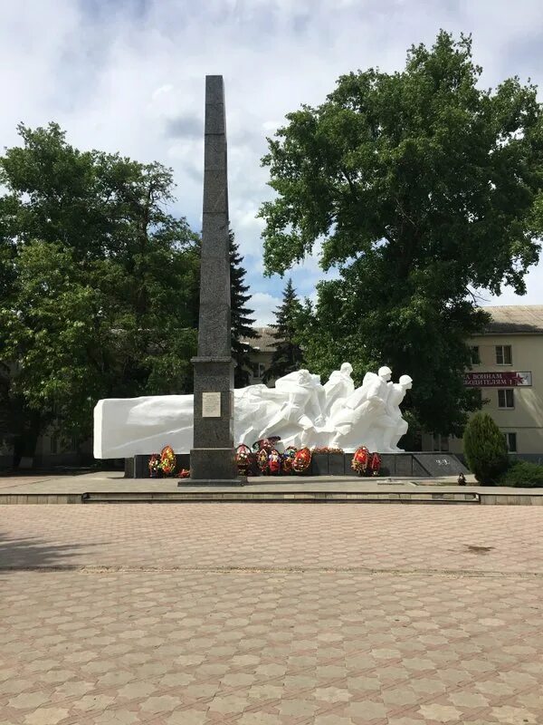 Город Зерноград Ростовской области. Город Зерноград Зерноградский район. Зерноград Ростовская область военный городок. Достопримечательности города Зернограда