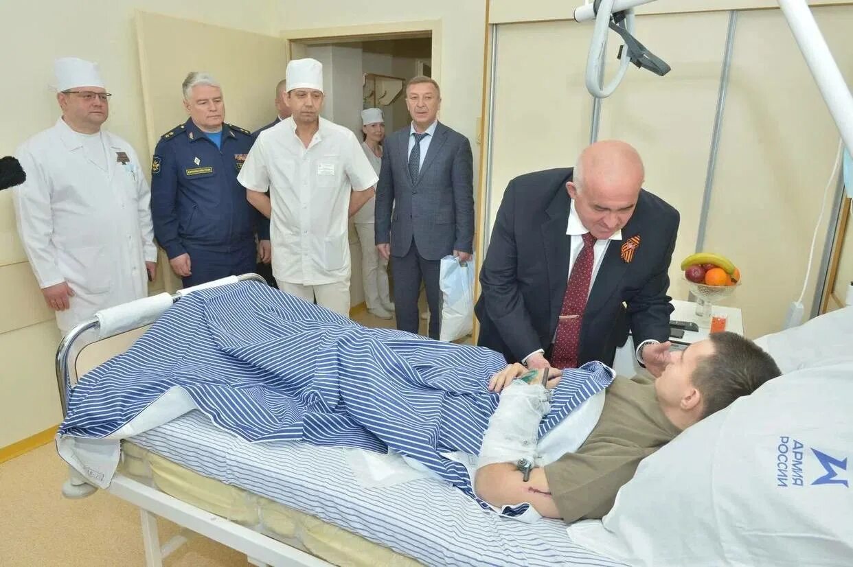 Посетил раненых