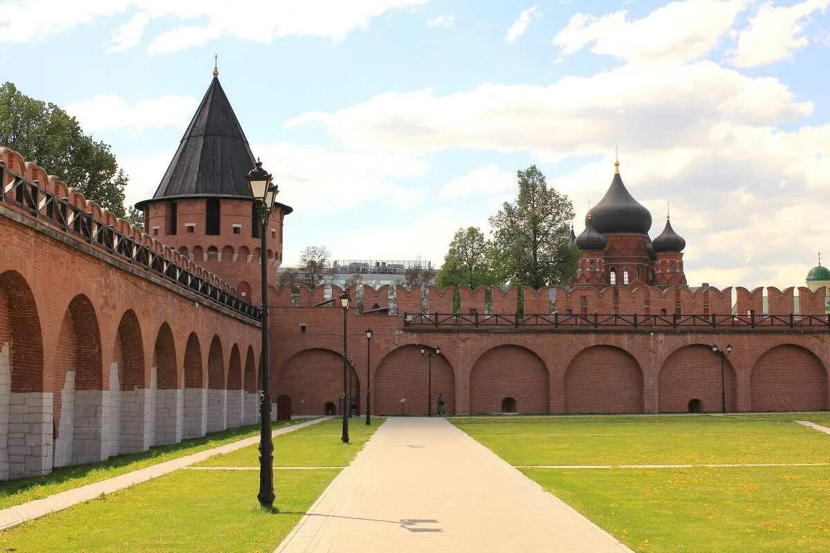 Тула Кремлевская стена. Тульский Кремль Тула. Каменный Тульский Кремль. Тула Кремль стена.