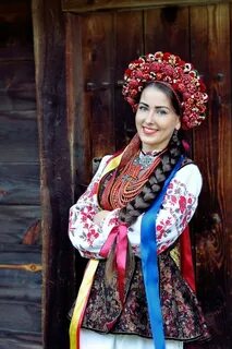 Украинка в национальном костюме