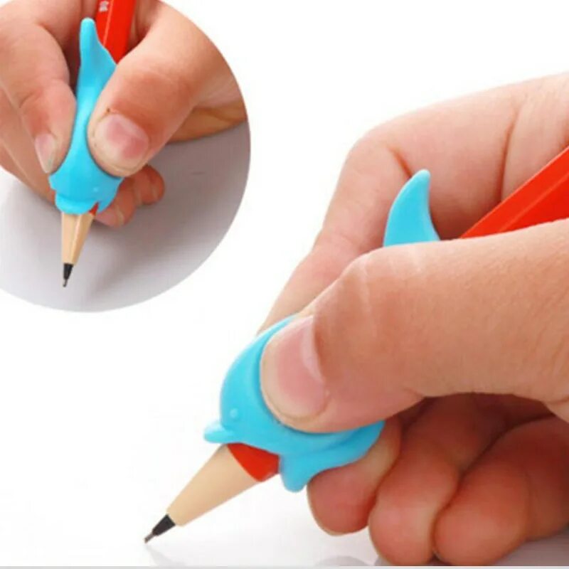 Правильно держать ручку с резинкой. Резинка для правильного держания ручки. Приспособления для правильного держания ручки. Рыбка на карандаш для правильного держания. Ручка для первоклассника для правильного держания.