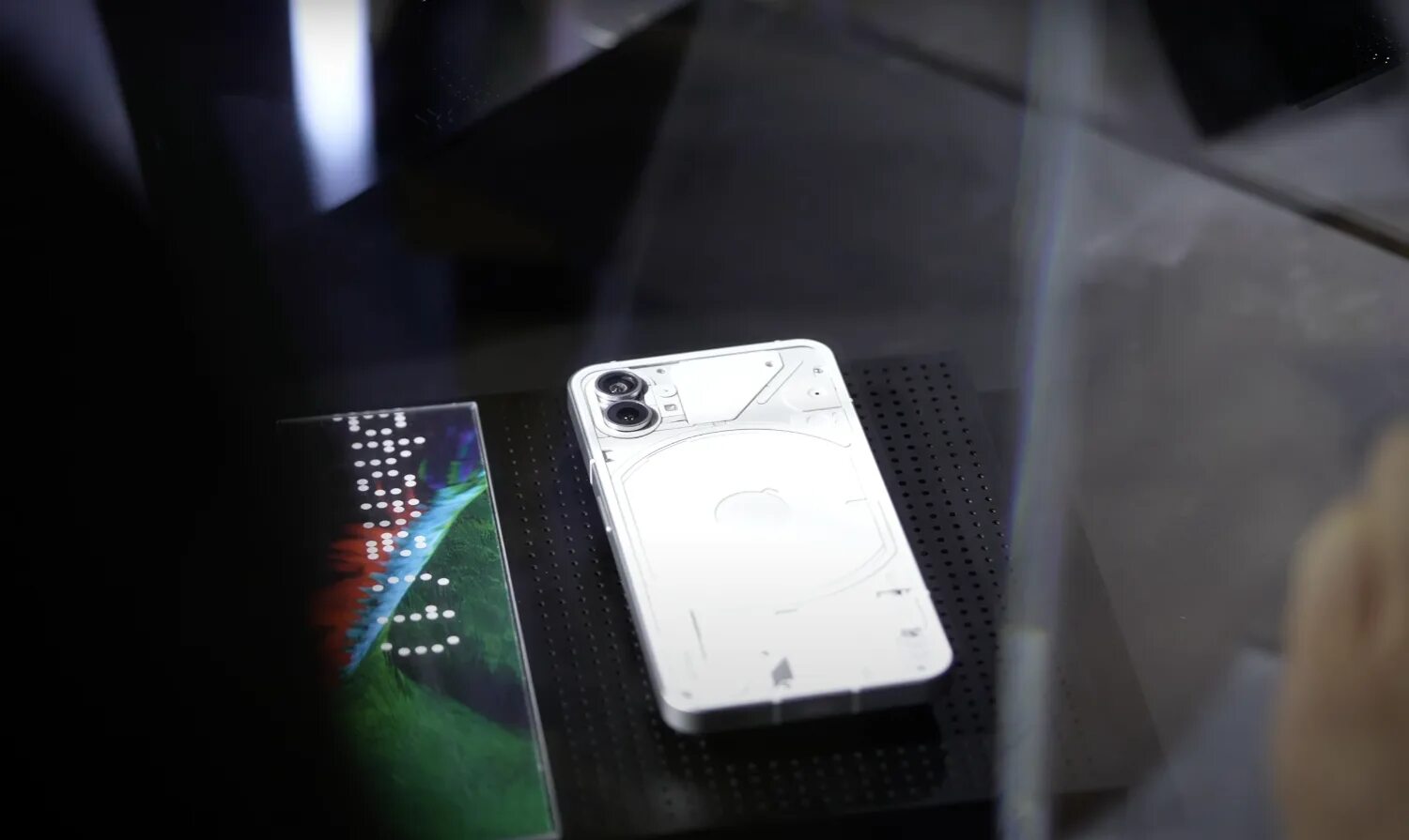 7 смартфон nothing phone 2. Телефон light. Много смартфонов. Смартфон nothing phone 2. Light phone 3.