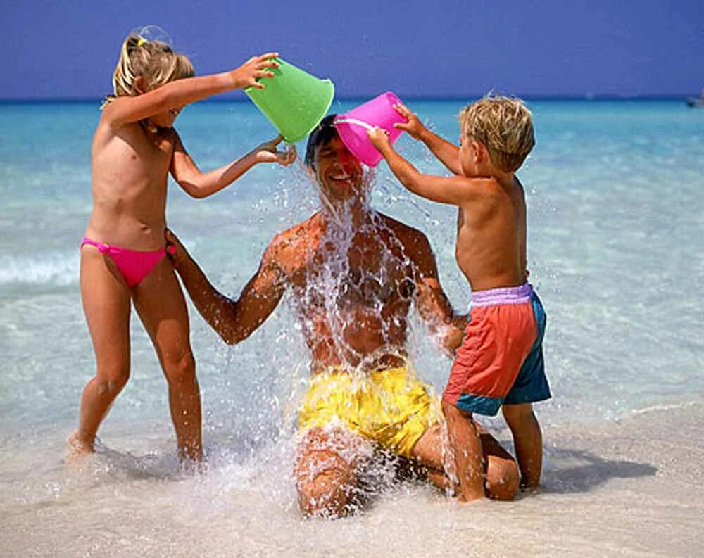 Натуризм. Нудистское воспитание. Дети отдыхают на море. Naturiste camping кид. Натуризм форум.