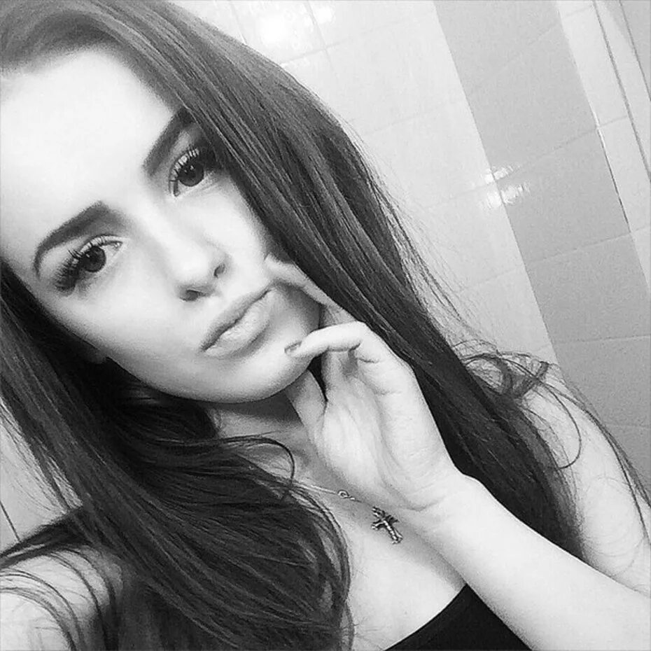 Девчонку 19 лет. Алена Смирнова Шахты. Девушка 19 лет селфи. Девочка 17 лет. Красивые брюнетки 17 лет.