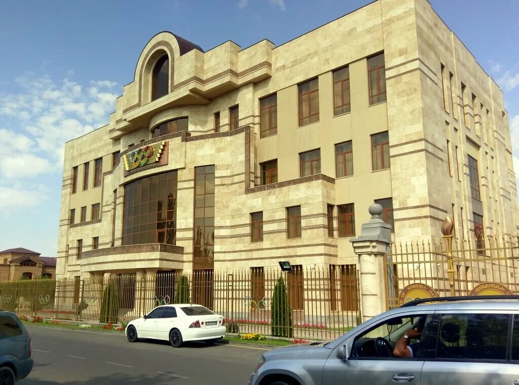 Ереван ул арзуманян 10 на карте. Ереван 9. Улица туманян 40 ереван. Ереван 9. Туманян 21 ресторан ереван.