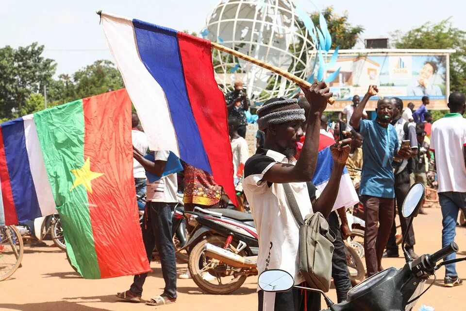 Буркина фасо это. Буркина Фасо переворот 2022. Военный переворот в Буркина Фасо 2022. Африка Буркина Фасо. Буркинафамо.