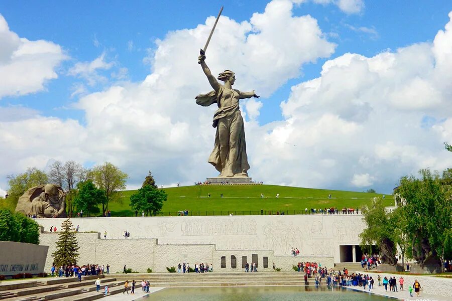 Мамаев Курган Волгоград. Памятник Мамаев Курган в Волгограде. Мамаев Курган Волгоград высота. Высота Мамаева Кургана в Волгограде.