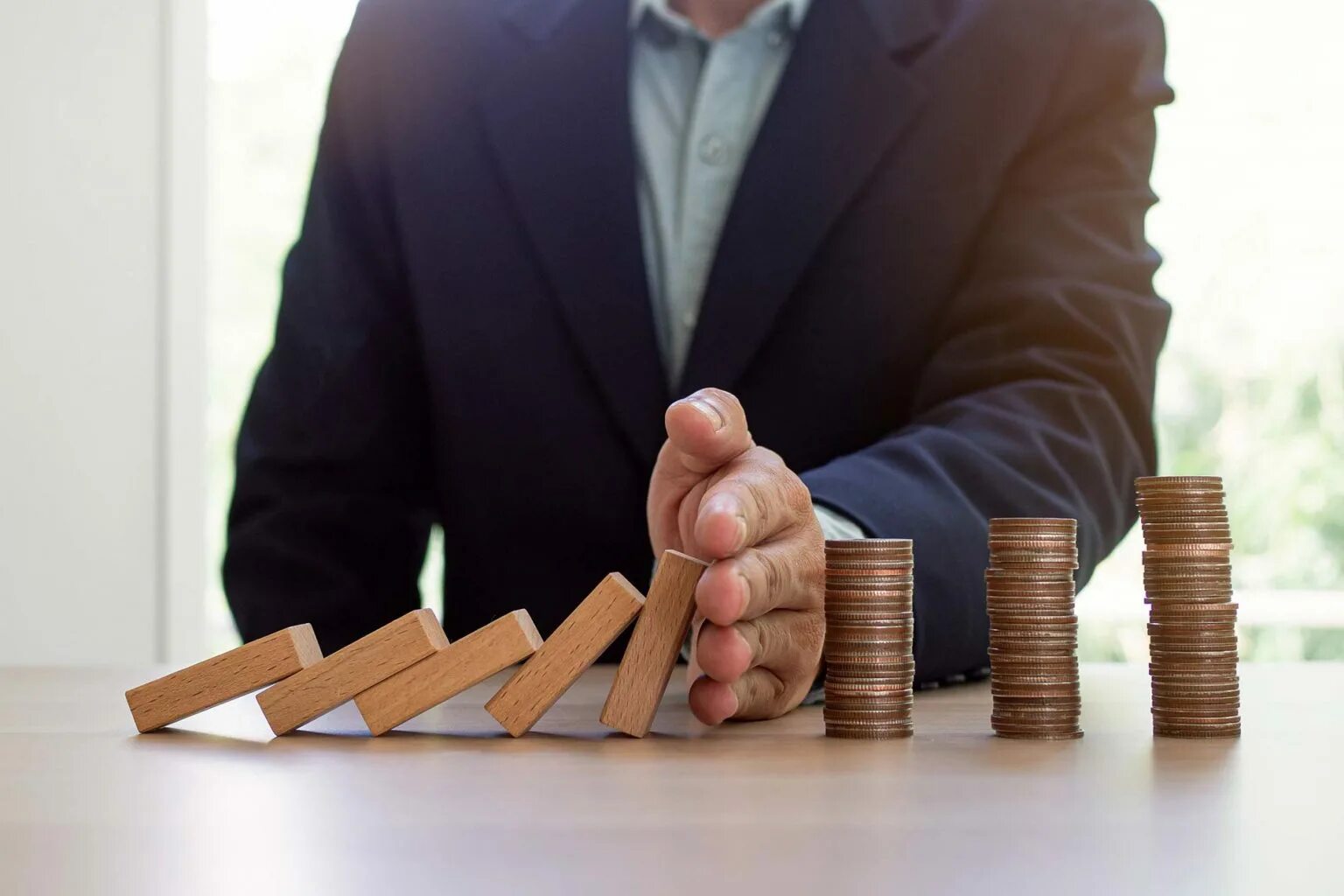 Риски бизнесмена. Снижение репутационных рисков. Риски бизнесмена. Человек рискует. Риски бизнесмена.