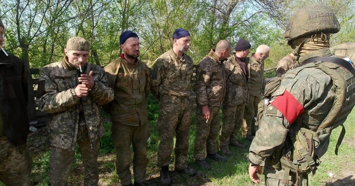 пленные украинские морпехи. украинские военные. военные на украине российские войска. центр авдеевки всушники пытавшиеся вырваться из окружения. украинские солдаты 2014.