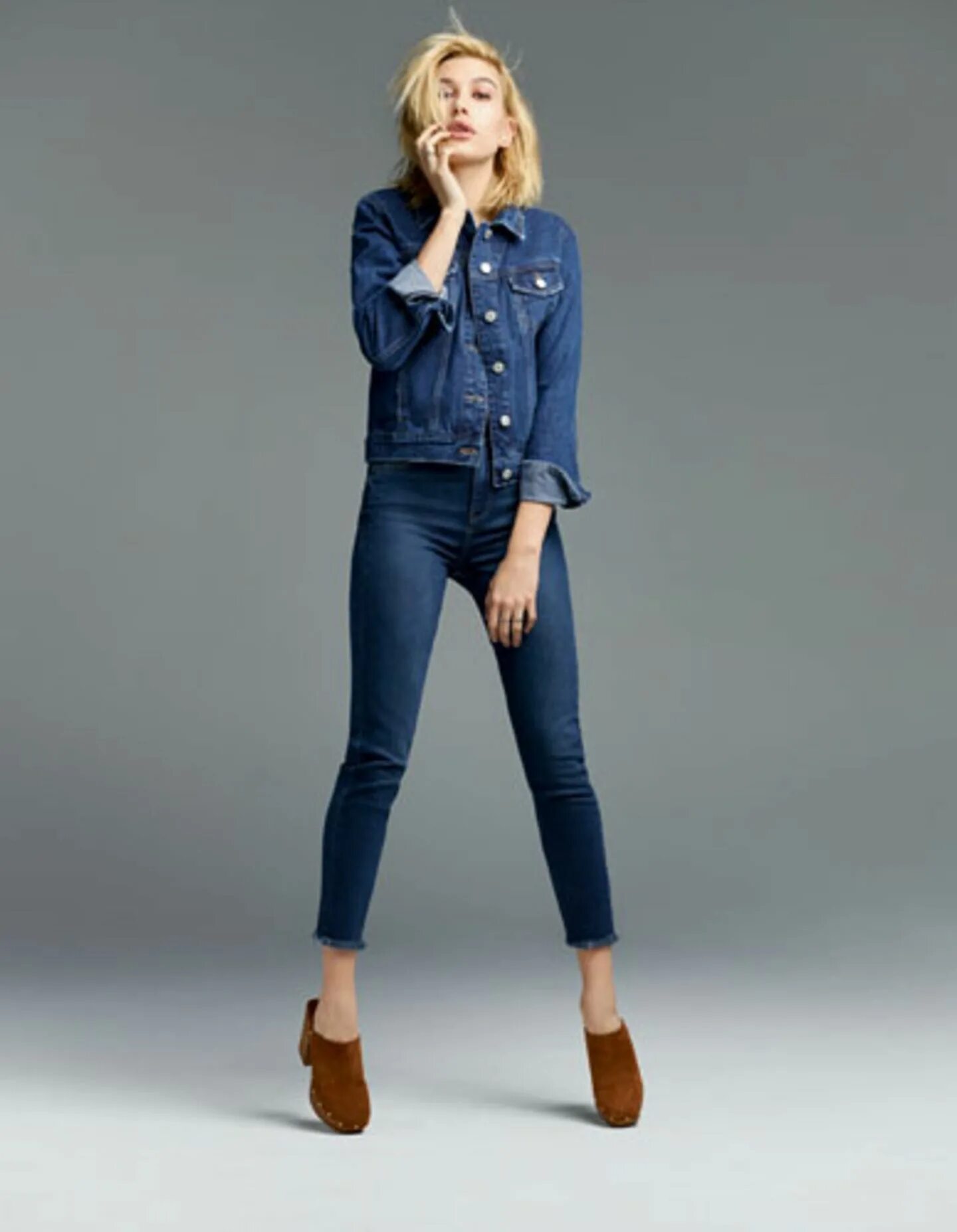 Джинсы collection. Модели в джинсовой одежде. Новая коллекция джинс. Джинсовый костюм женский. Новая коллекция джинсов и джинсовок.