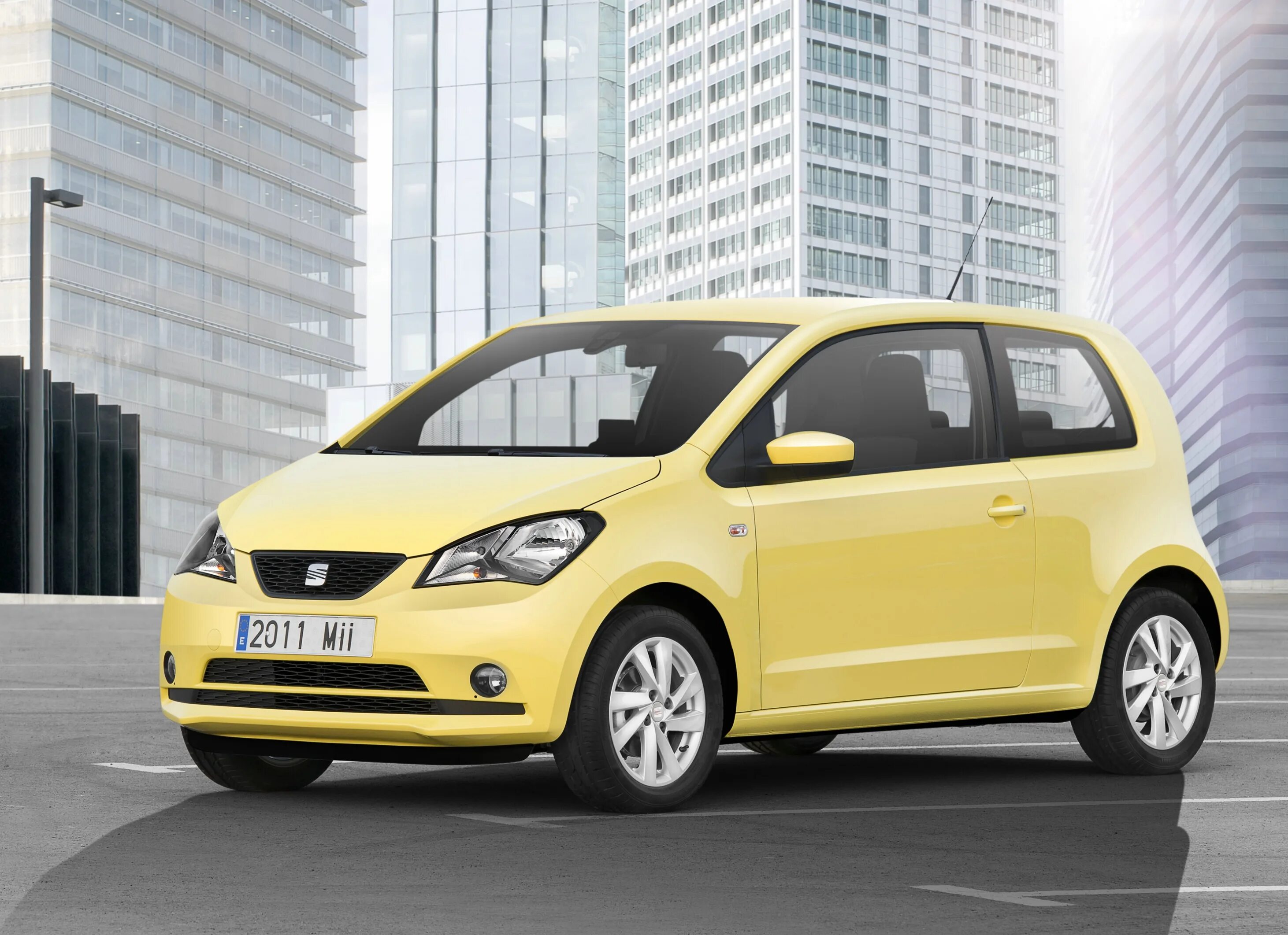 Машина небольшого размера. Seat Mii. Seat Mii 2023. Фольцваген малометражка. Малолитражки Сеат.