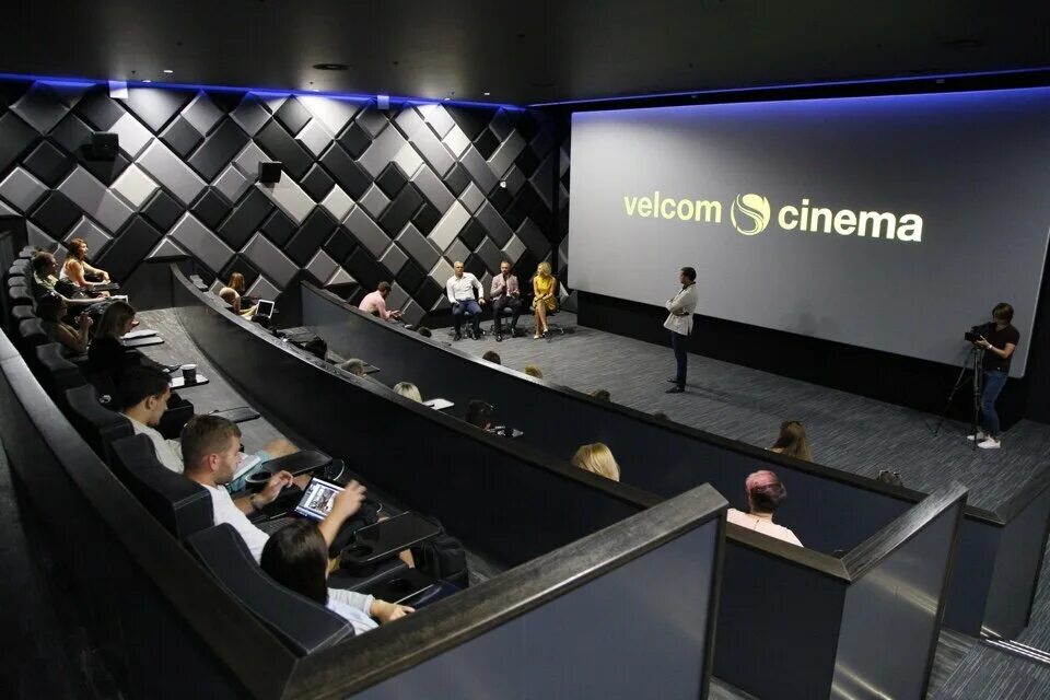 Петра мстиславца, 11. Voka cinema by silver screen в трц dana mall. Silver screen dana mall vip зал. Silver screen минск voka vip. Silver screen dana mall.
