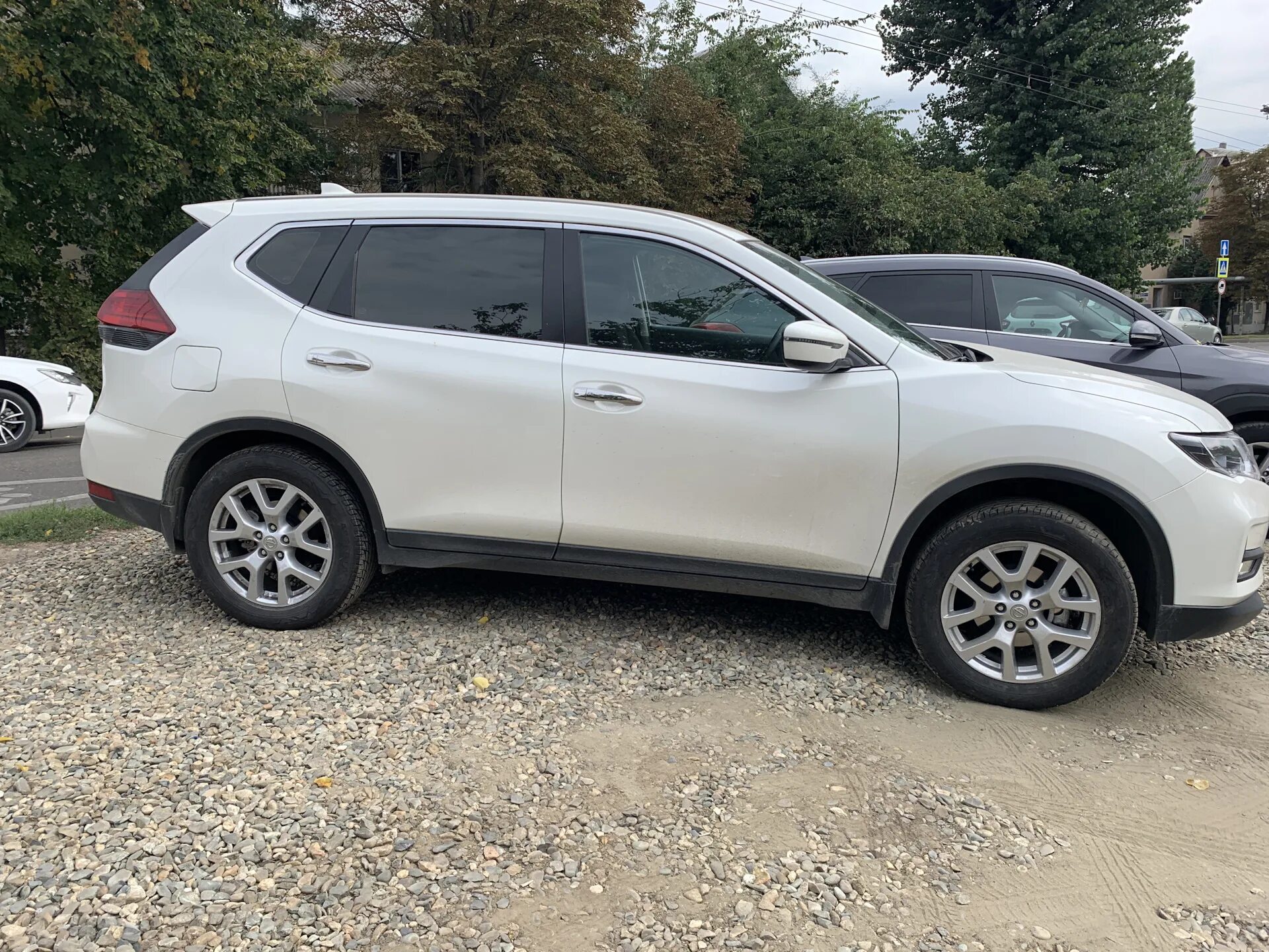 Резина икстрейл т32. Резина икстрейл т32. Черные диски nissan x-trail t32. Nissan x-trail t32 диски. Ниссан х-трейл т32 шины.