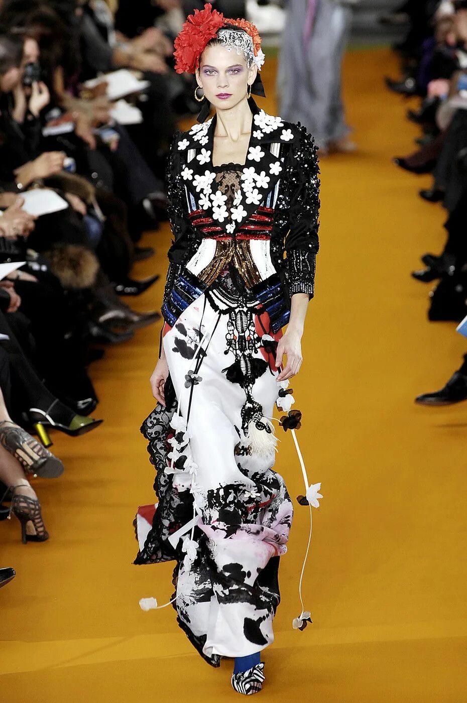 Кристиан лакруа модельер. Christian lacroix haute couture. Кристиан лакруа фото. Кристиан лакруа 1980. Кристиан лакруа модельер.