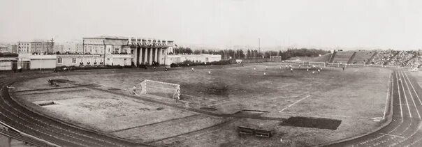 Стадион североуральск. Центральный стадион свердловска в 1957 году. стадион уралмаш. центральный стадион свердловск 1958. стадион уралмаш екатеринбург.