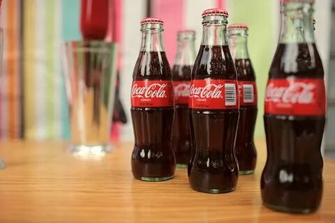 Стеклянная бутылка кока колы