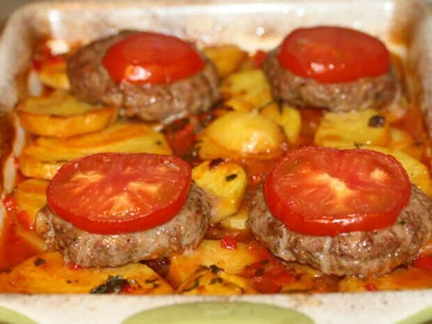 Котлеты, тушенные в духовке, с картофелем Еда, Кулинария, Хорошая еда