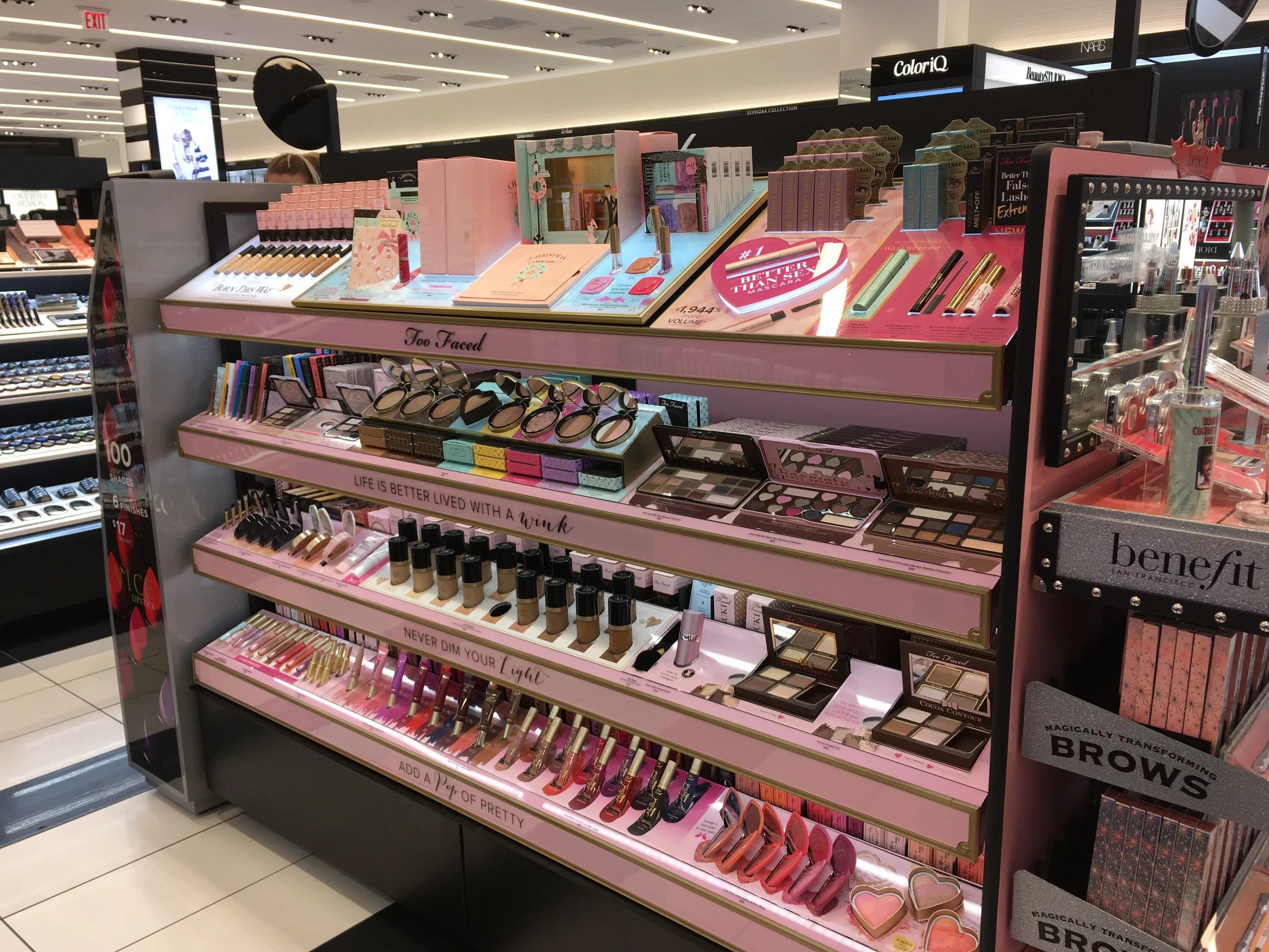 Make up store. Сефора внутри. макияж в магазин. makeup магазин косметики. сефора магазин.