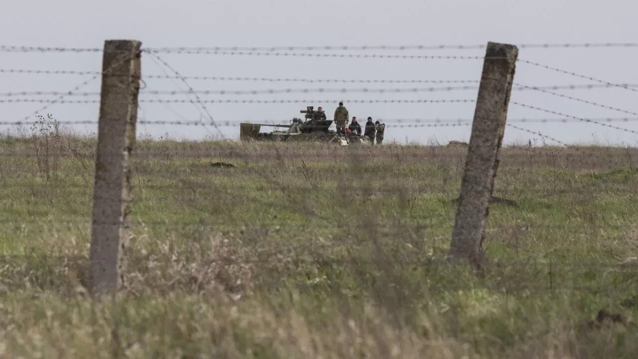 Российские войска на донбассе. Российский город. Штурм авдеевки. Ситуация под угледаром. Разрушенный дом.