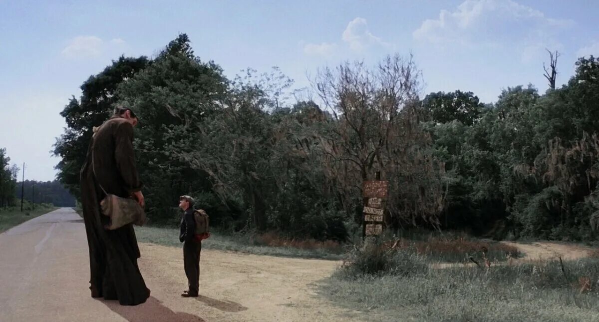 острогою бьется крупная рыба