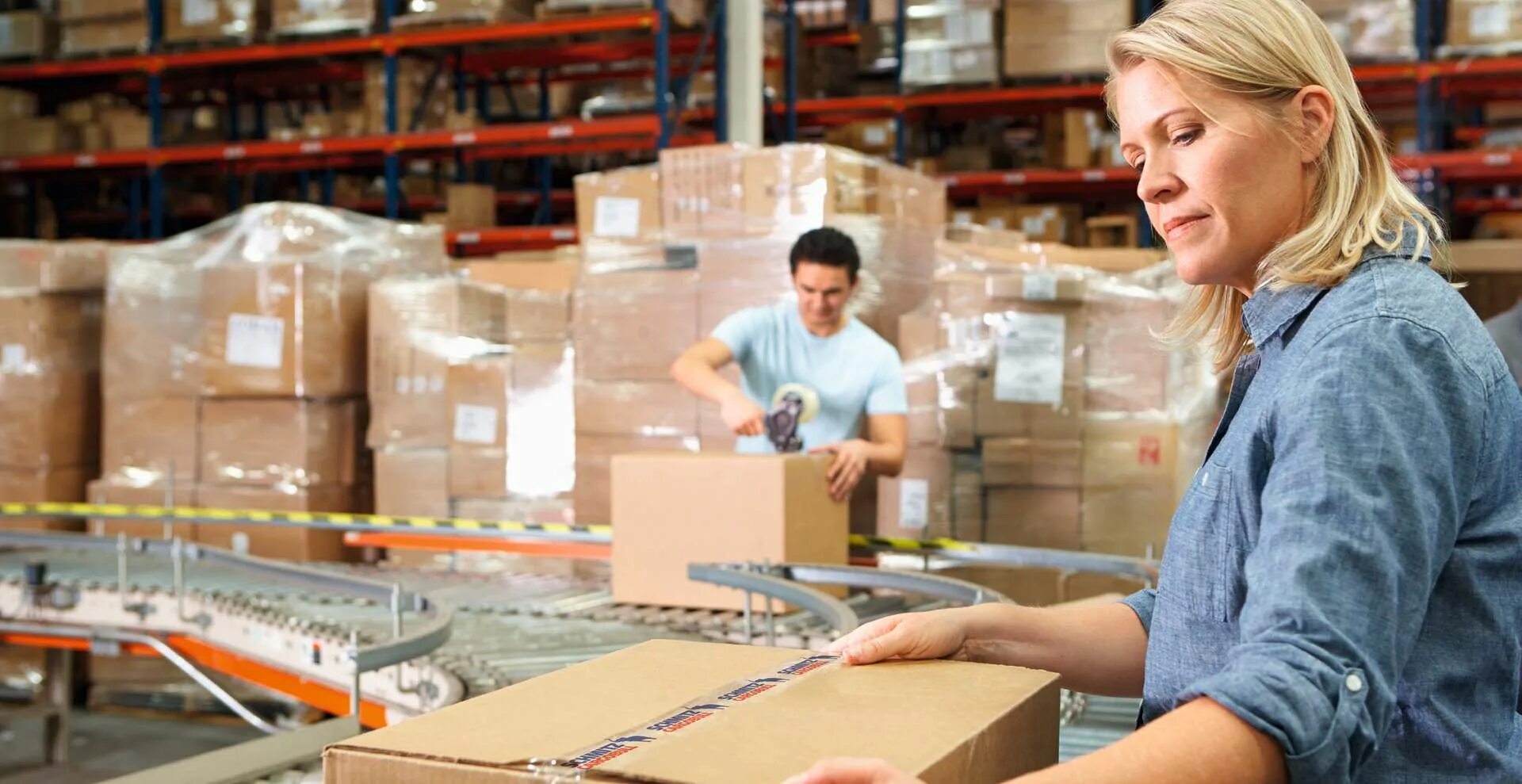 Работа складах упаковки. Упаковка товара на складе. Работа складах упаковки. Упаковщик на склад. Трудоустройство.