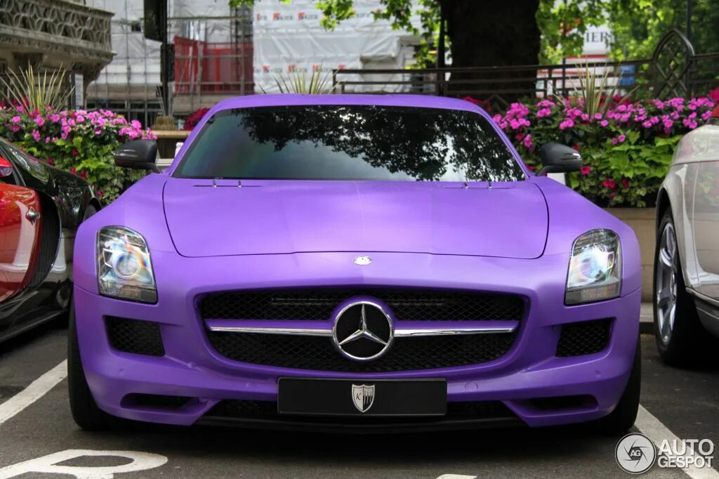 Mersedes SLS AMG фиолетовый. Mercedes Benz SLS AMG розовый. Mercedes Benz AMG Purple. 2012 Mercedes SLS AMG.