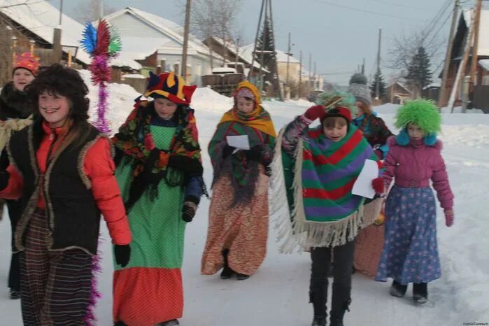 костюмы на колядки. наряды на рождество для колядок. наряды на коляду. костюм колядующего. одежда на коляду.