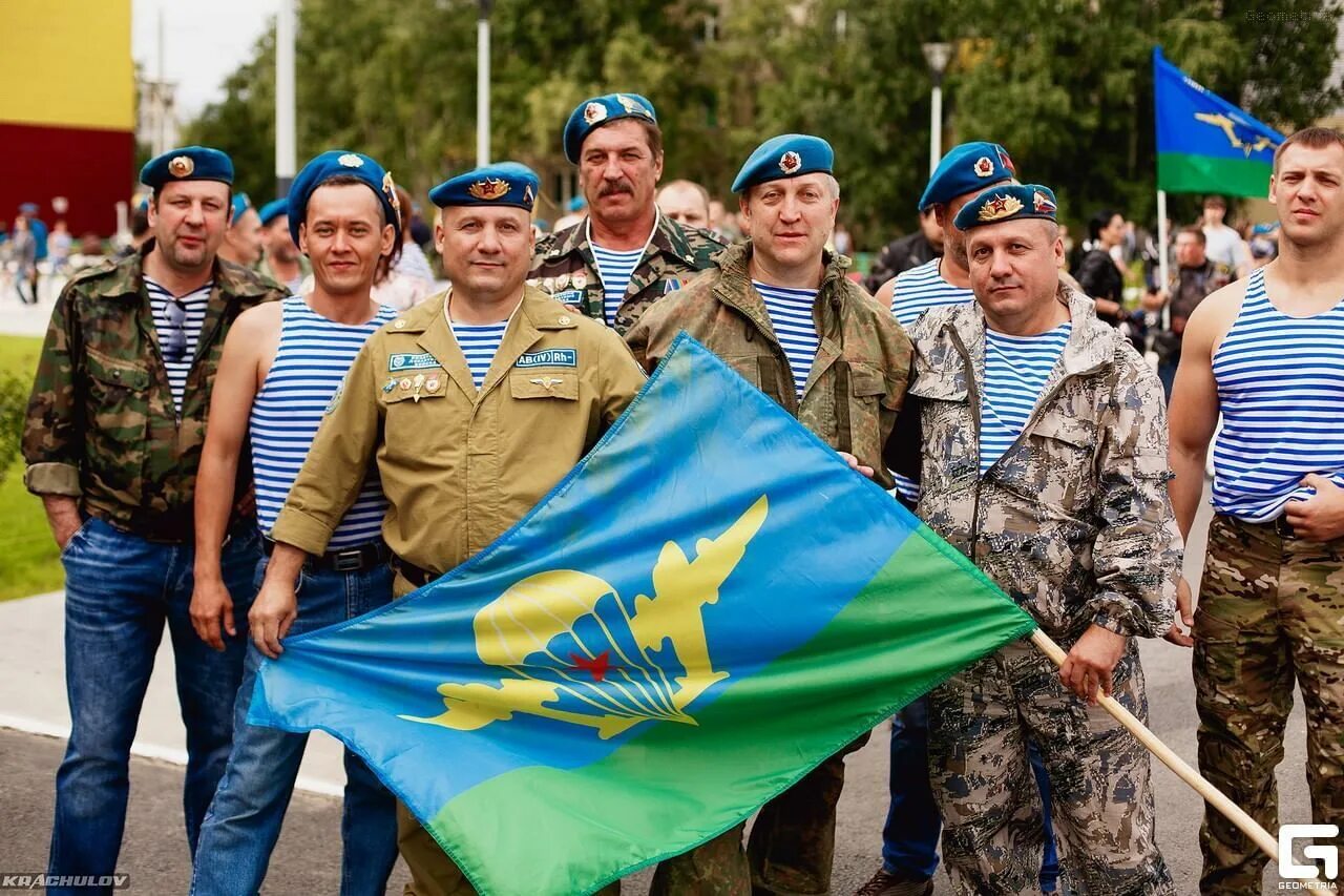 Дядя Вася ВДВ. 2 Августа день ВДВ день воздушно-десантных войск. Воздушно десантные войска ВДВ России. С днем ВДВ.