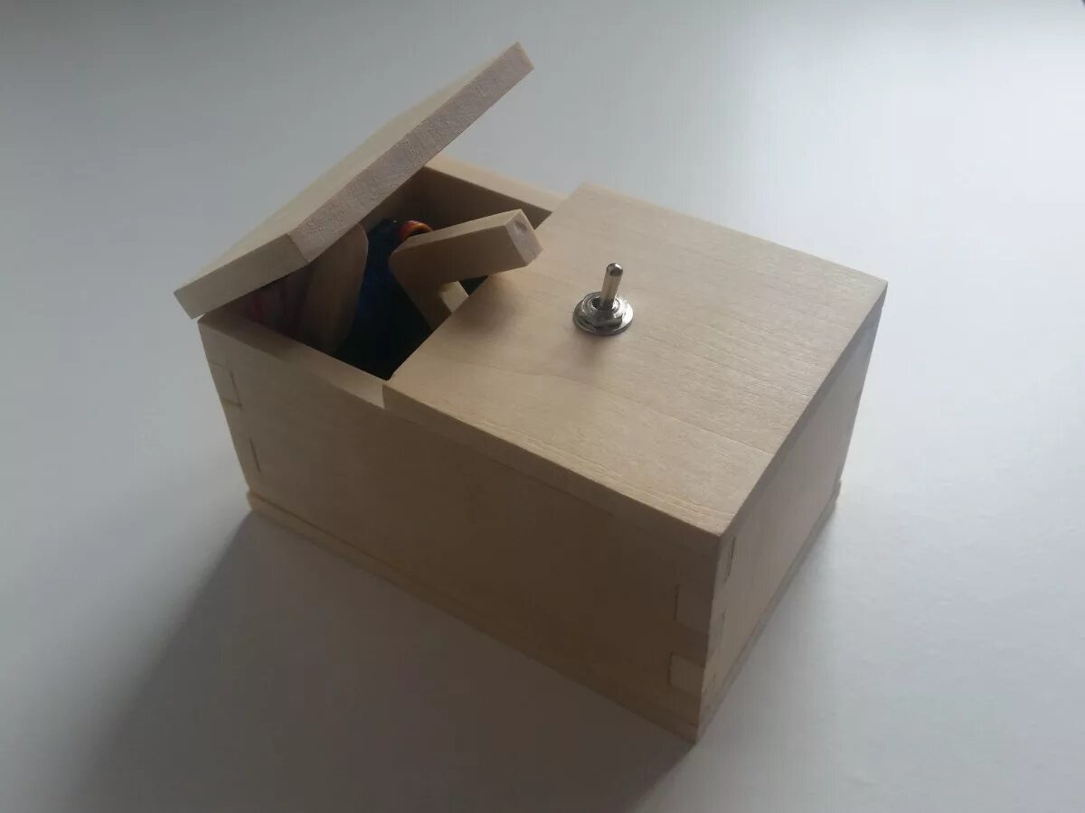 Бесполезная коробка на ардуино. Игрушка useless Box. Коробка для ардуино. Ардуино ящик. Бесполезная коробка