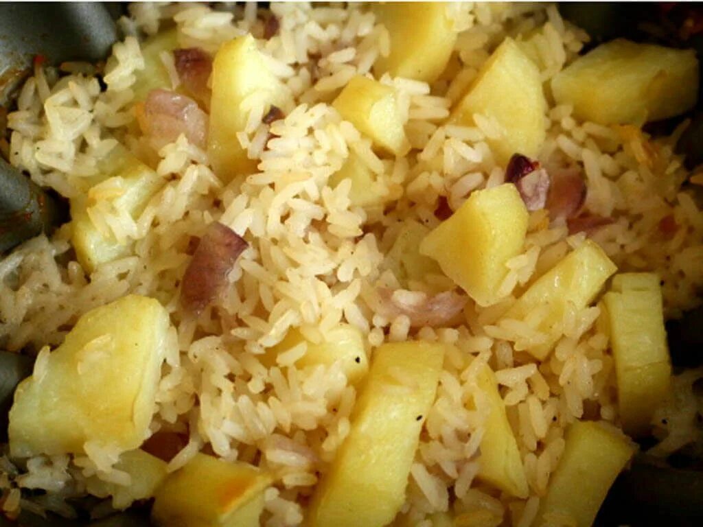 Rice potato. Рис с картошкой. Плов с картошкой. Плов с картошкой и рисом. Плов из картошки.